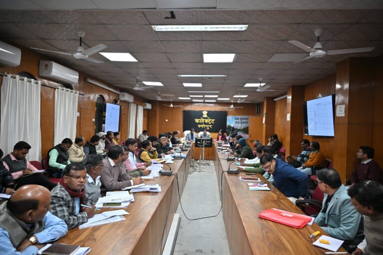 संकल्प से समाधान में कोई हितग्राही न छूटे, शत-प्रतिशत लाभ सुनिश्चित करें: संभागायुक्त