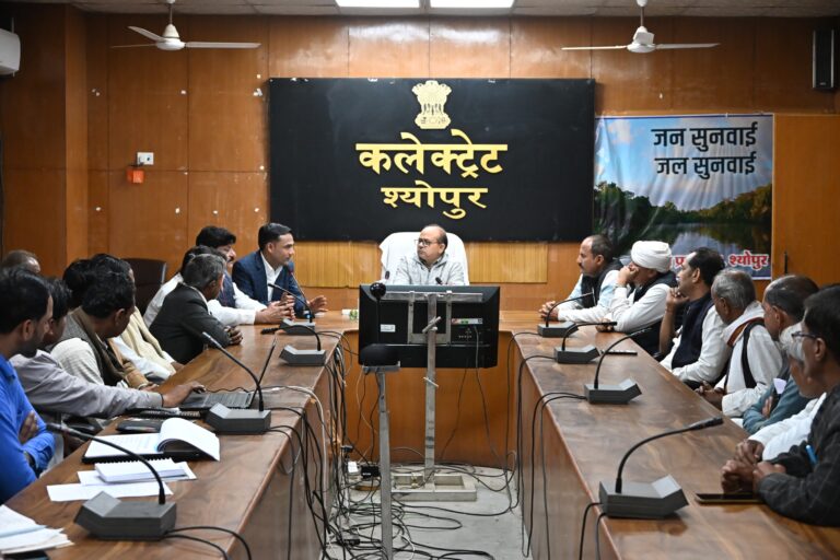 सूक्ष्म सिंचाई परियोजना पर प्रशासन सख्त, किसानों के साथ हुई अहम बैठक