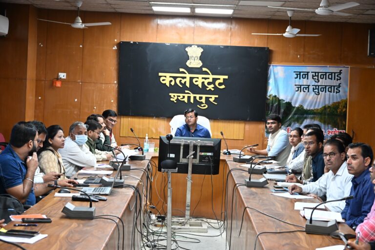 सांदीपनि स्कूलों के लिए बनेंगे 28.60 करोड़ के 8 हॉस्टल कलेक्टर ने भूमि चयन के दिए निर्देश, समय सीमा बैठक में विकास कार्यों की समीक्षा