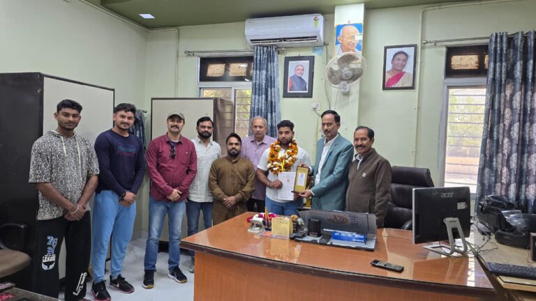 श्योपुर के दिलीप शर्मा का दमदार प्रदर्शन, राज्य स्तरीय वेटलिफ्टिंग में कांस्य पदक जीता