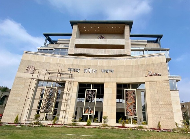 खाड़ी देशों में फंसे मध्यप्रदेशवासियों के लिए 24×7 कंट्रोल रूम सक्रिय