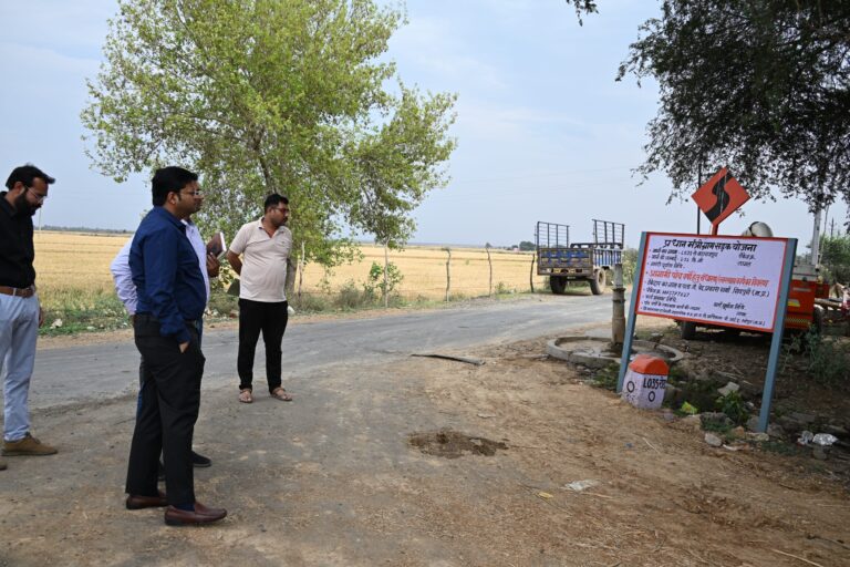 कलेक्टर का सड़क निरीक्षण, खराब सड़कों पर सख्त निर्देश