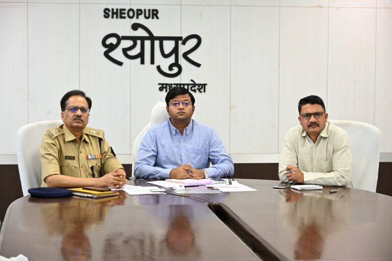 रेत माफिया पर सख्ती का हंटर: मुख्य सचिव के कड़े निर्देश, चंबल संभाग में अवैध खनन पर चलेगा बुलडोजर एक्शन