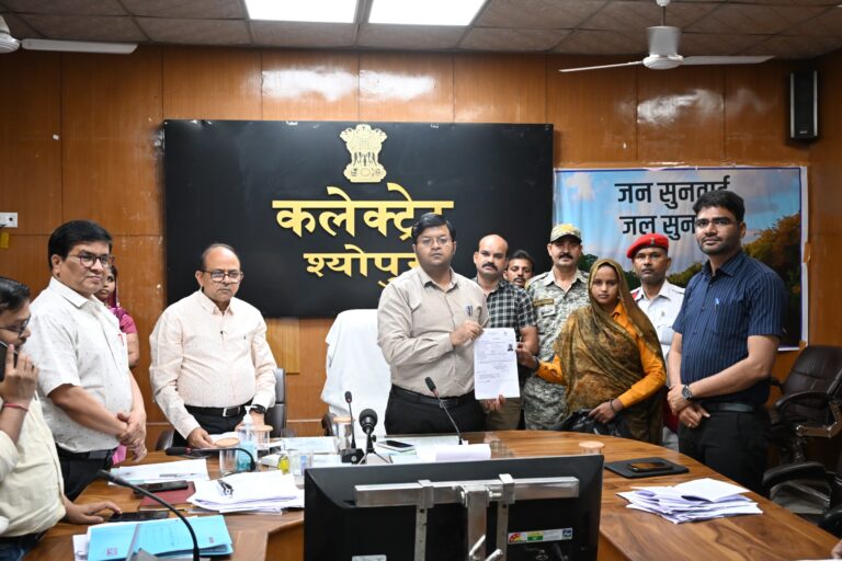 जनसुनवाई में ताबड़तोड़ फैसले: पेंशन ऑन द स्पॉट, 2 लाख की सहायता मंजूर, कंपनी पर ब्लैकलिस्टिंग की कार्रवाई