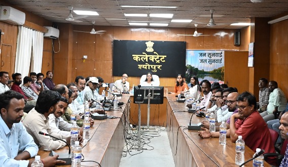 “मीडिया समाज की दिशा तय करता है” — कलेक्टर शीला दाहिमा का सख्त संदेश, लापरवाही पर होगी कार्रवाई