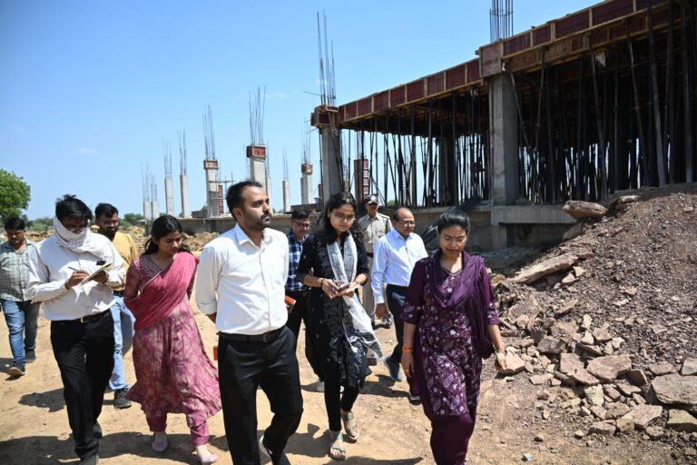 कलेक्टर का सख्त एक्शन मोड: अस्पताल, स्कूल से तहसील तक औचक निरीक्षण, “काम में ढिलाई नहीं चलेगी”