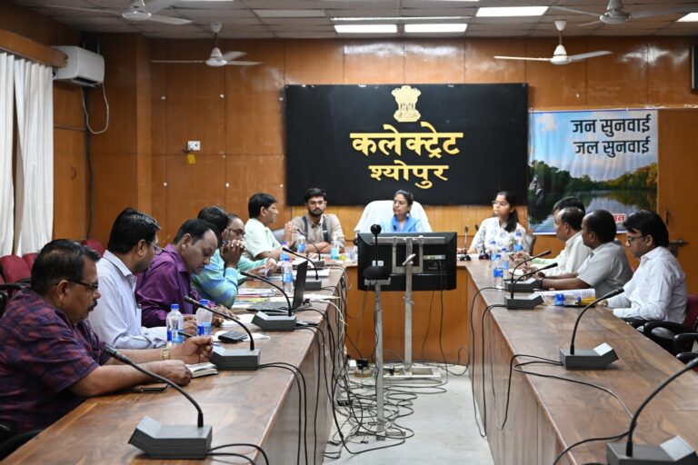 ‘क्षीर धारा ग्राम योजना’ पर फोकस: 34 गांवों में डेयरी क्रांति का ब्लूप्रिंट, कलेक्टर ने दिए सख्त निर्देश