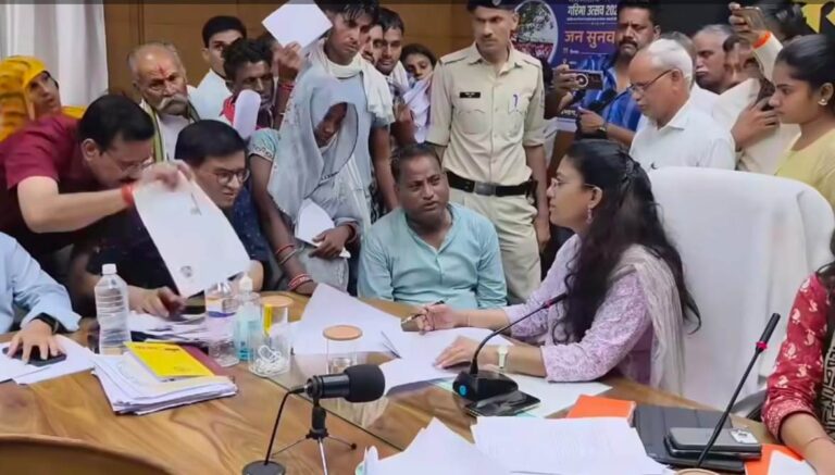 जनसुनवाई में कलेक्टर का मानवीय चेहरा, 350 से ज्यादा शिकायतों पर हुआ एक्शन