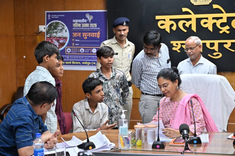 “हमें पार्क में खेलने नहीं देते…” बच्चों की फरियाद पर हरकत में आया प्रशासन