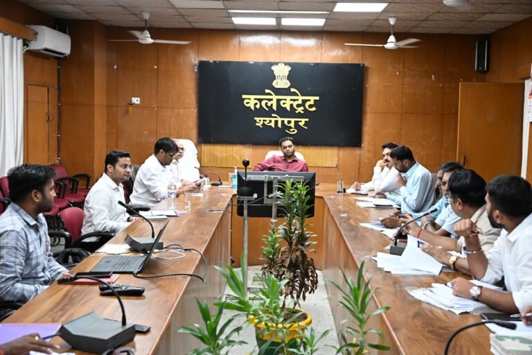जलावर्धन योजना की रफ्तार पर आयुक्त की सख्ती, मार्च 2027 तक काम पूरा करने के निर्देश