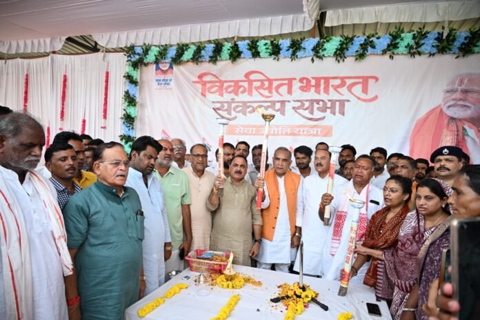 श्योपुर में सेवा ज्योति यात्रा के शुभारंभ पर दीप प्रज्ज्वलन
